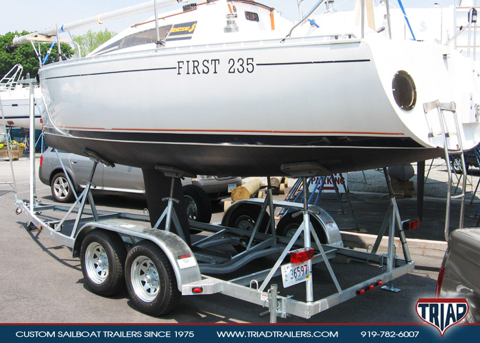 Pants Amount of Round down Beneteau 235 Fin - Triad Trailers